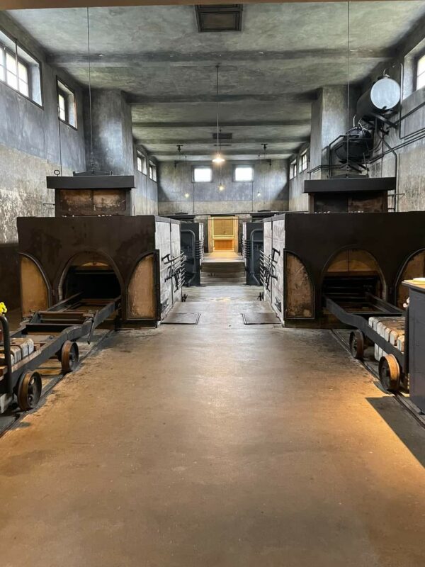Excursión de un día al campo de concentración de Terezin con degustación de almuerzo tradicional checo - Imagen 2